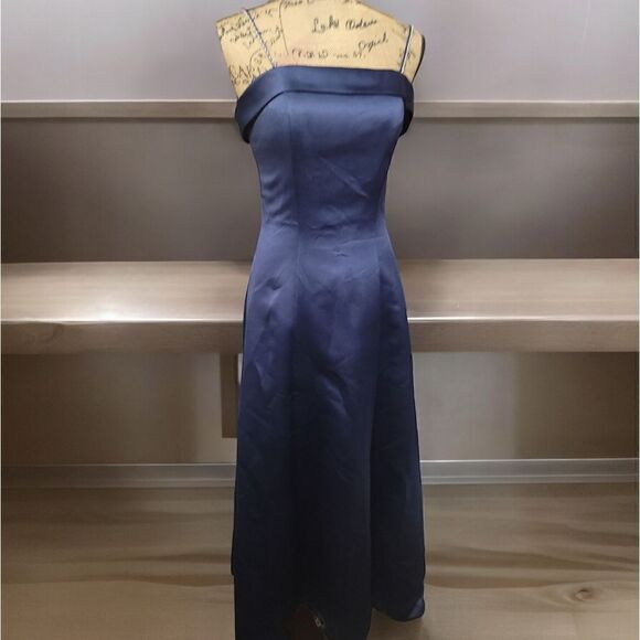 Amy Lee Navy Blue Prom Gown Size 6 - Picture 1 of 7